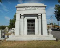 There are 6 family mausoleums, 290 crypts civic mausoleum, and 10,000 and counting monuments and sculptures throughout the cemetery.